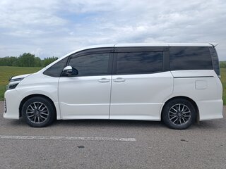 2014 Toyota Voxy III (R80), белый, 1650000 рублей, вид 5