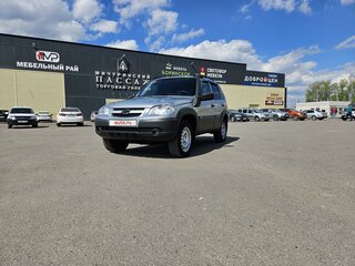 2016 Chevrolet Niva I Рестайлинг, серебристый, 755000 рублей, вид 1