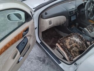 2001 Nissan Bluebird Sylphy I (G10), белый, 390000 рублей, вид 4