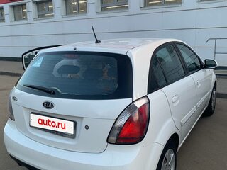 2010 Kia Rio II Рестайлинг, белый, 550000 рублей, вид 5