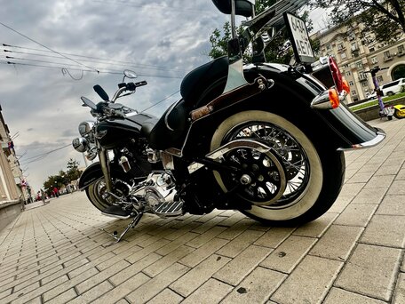 2013 Harley-Davidson Softail Deluxe, чёрный, 1801000 рублей, вид 4