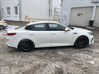 2020 Kia Optima IV Рестайлинг, белый, 1350000 рублей, вид 5