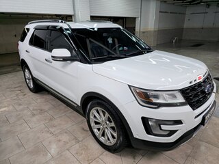 2016 Ford Explorer V Рестайлинг, белый, 2700000 рублей, вид 4