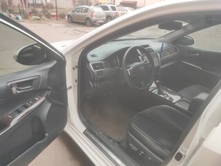 2016 Toyota Camry VII (XV50) Рестайлинг, белый, 1700000 рублей, вид 4