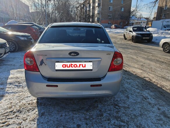 2010 Ford Focus II Рестайлинг, серебристый, 785000 рублей - вид 4