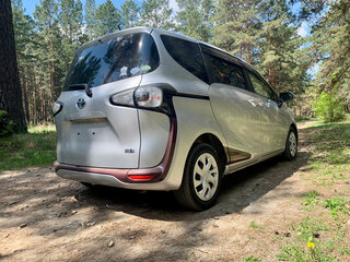 2016 Toyota Sienta II, серый, 1400000 рублей, вид 3