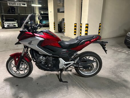 2017 Honda NC 700X, красный, 749999 рублей, вид 4