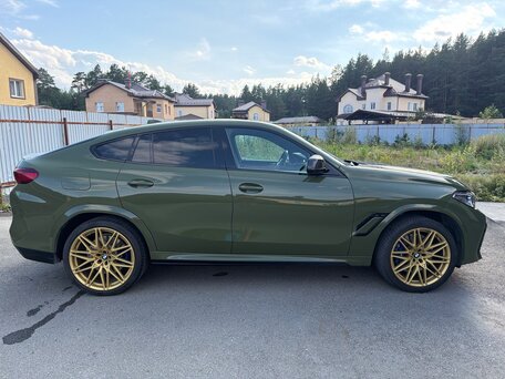 2021 BMW X6 M Competition III (F96), зелёный, 8600001 рублей, вид 3