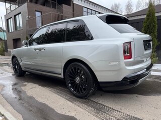 2020 Rolls-Royce Cullinan I (Series I), серебристый, 40000000 рублей, вид 3