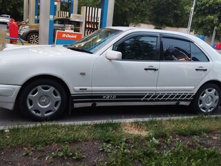 1996 Mercedes-Benz E-Класс 230 II (W210, S210), белый, 500000 рублей, вид 3