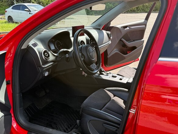 2016 Audi A3 III (8V), красный, 1450000 рублей - вид 10