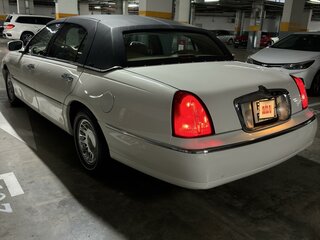 1998 Lincoln Town Car III, белый, 3000000 рублей, вид 1