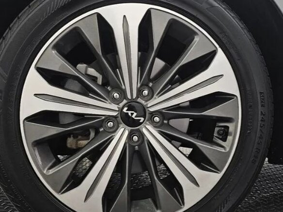 2023 Kia Carnival IV Рестайлинг, серебристый, 3973924 рублей - вид 6