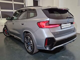 2025 BMW iX1 xDrive 30, серебристый, 11500000 рублей, вид 4