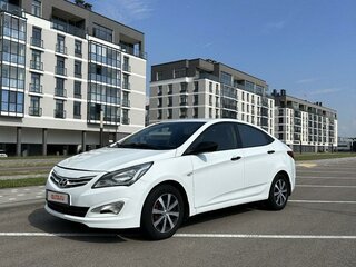 2015 Hyundai Solaris I Рестайлинг, белый, 800000 рублей, вид 1
