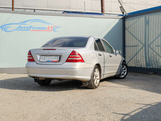 2005 Mercedes-Benz C-Класс 180 II (W203) Рестайлинг, серебристый, 340000 рублей, вид 2