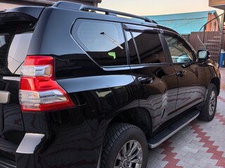 2013 Toyota Land Cruiser Prado 5-speed 150 Series Рестайлинг 1, чёрный, 3450000 рублей, вид 3