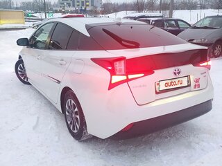 2019 Toyota Prius IV Рестайлинг (XW50), белый, 2246475 рублей, вид 5
