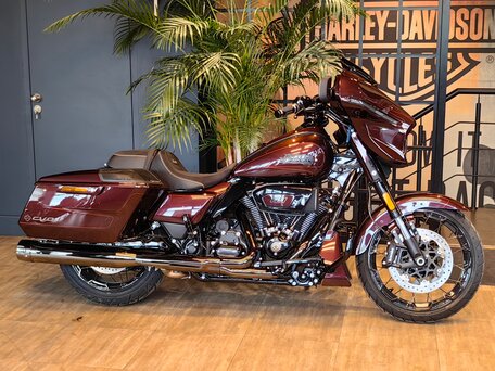 2024 Harley-Davidson CVO Street Glide, пурпурный, 4950000 рублей, вид 2