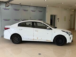 2021 Kia Rio IV Рестайлинг, белый, 925000 рублей, вид 4