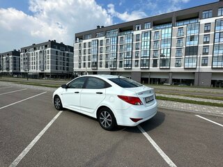 2015 Hyundai Solaris I Рестайлинг, белый, 800000 рублей, вид 2