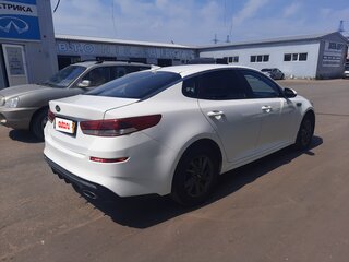 2018 Kia Optima IV Рестайлинг, белый, 1100000 рублей, вид 3
