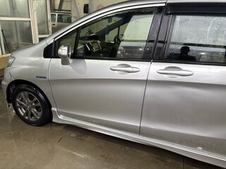 2012 Honda Freed Spike I Рестайлинг, серебристый, 1030000 рублей, вид 4
