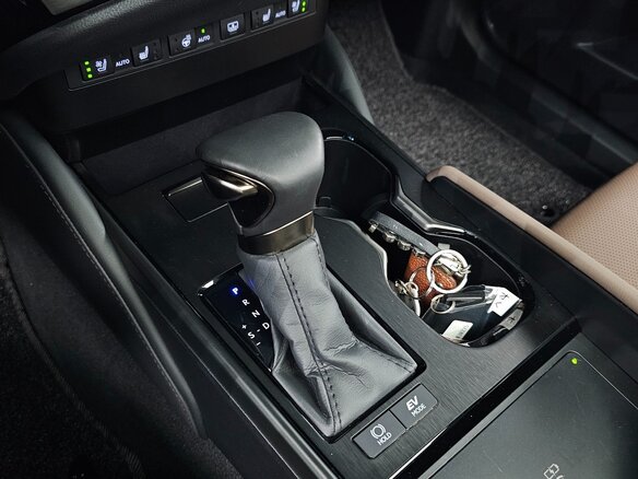 2025 Lexus ES 300h VII Рестайлинг 2, чёрный, 7200000 рублей - вид 20
