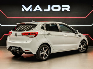 2017 Kia Rio III Рестайлинг, белый, 1250000 рублей, вид 5
