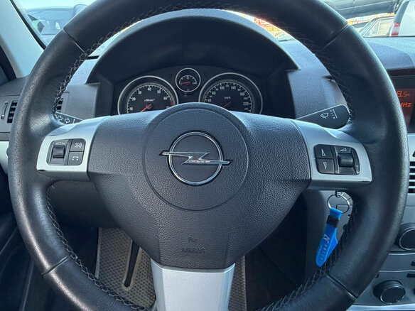 2010 Opel Astra H Рестайлинг, серебристый, 395000 рублей - вид 11