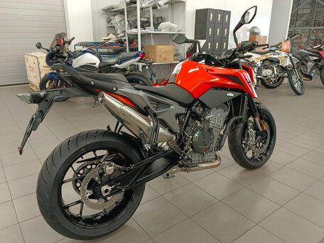 2023 KTM 790 Duke, оранжевый, 930000 рублей, вид 3