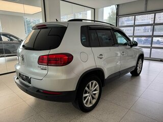 2016 Volkswagen Tiguan I Рестайлинг, серебристый, 1900000 рублей, вид 4