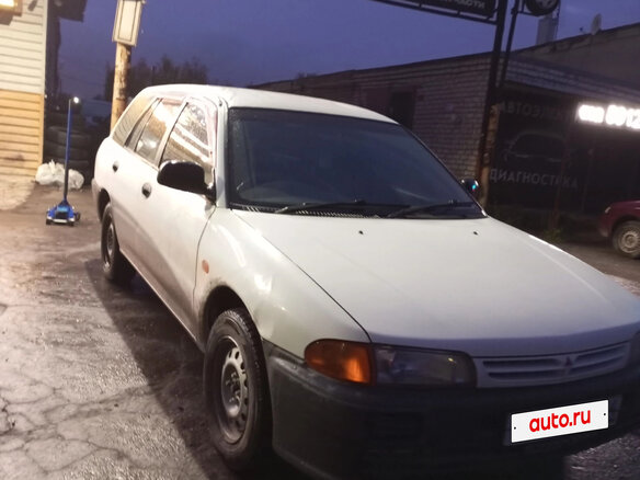 2001 Mitsubishi Libero I Рестайлинг, белый, 185000 рублей - вид 3