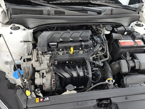 2022 Kia K3 II Рестайлинг, белый, 2000000 рублей - вид 8