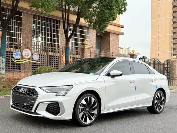 2022 Audi A3 35 TFSI Long IV (8Y), белый, 1890000 рублей