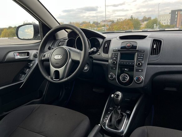 2011 Kia Cerato 6-speed II, серебристый, 650000 рублей - вид 10