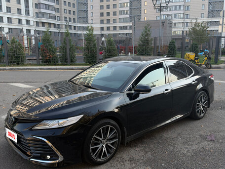 2020 Toyota Camry VIII (XV70), чёрный, 2925000 рублей, вид 1