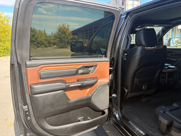 2023 Ram 1500 Quad Cab V, чёрный, 8000000 рублей - вид 12