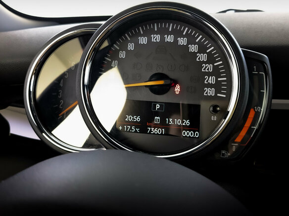 2020 Mini Hatch Cooper III (F55/F56) Рестайлинг, оранжевый, 2330000 рублей - вид 12