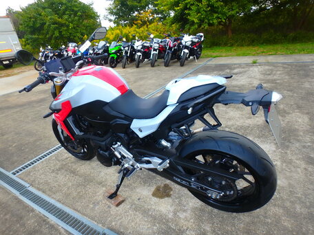 2020 BMW F 900 R, красный, 815000 рублей, вид 5