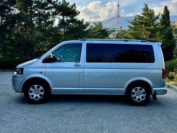 2010 Volkswagen Caravelle T5 Рестайлинг, серебристый, 1800000 рублей - вид 5
