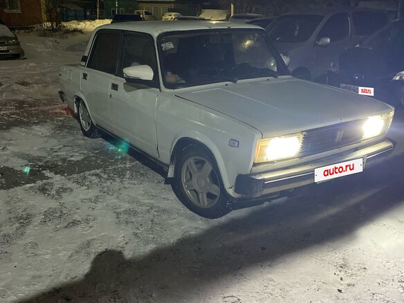 2002 Lada (ВАЗ) 2105, белый, 85000 рублей - вид 2