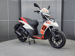 2025 Aprilia SR 125, белый, 243000 рублей, вид 2