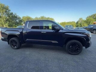 2025 Toyota Tundra CrewMax III, чёрный, 8550550 рублей, вид 2