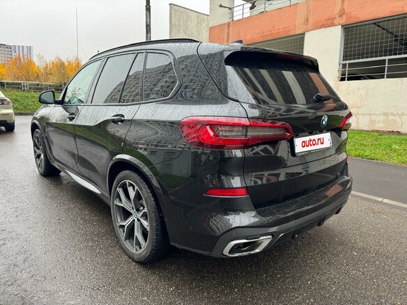 2018 BMW X5 50i IV (G05/G18), чёрный, 6600000 рублей - вид 5
