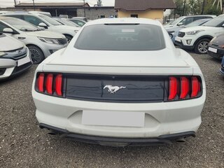 2018 Ford Mustang VI Рестайлинг, белый, 2390000 рублей, вид 2