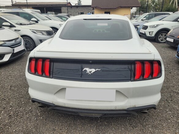 2018 Ford Mustang VI Рестайлинг, белый, 2390000 рублей - вид 1