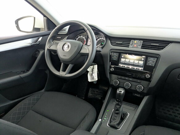 2020 Skoda Octavia III (A7) Рестайлинг, белый - вид 24
