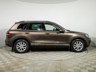 2013 Volkswagen Touareg II, коричневый, 2449700 рублей, вид 4