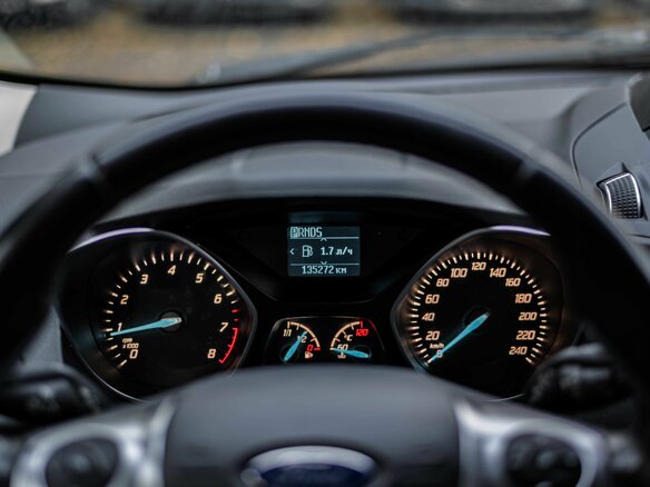 2015 Ford Kuga II, чёрный - вид 4